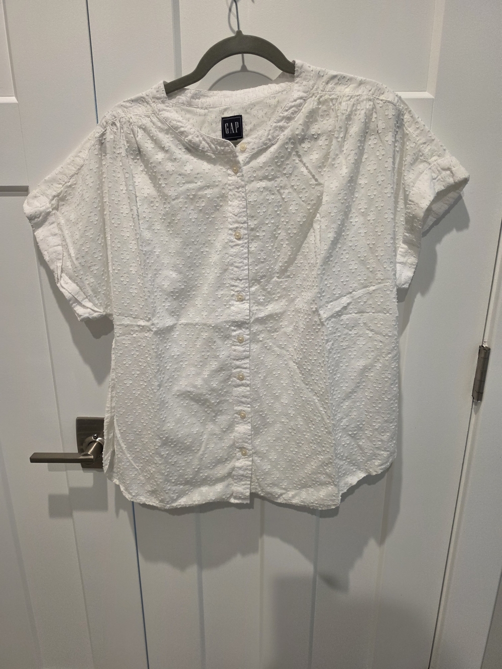 GAP White Eyelet Short-Sleeve Button Front Blouse